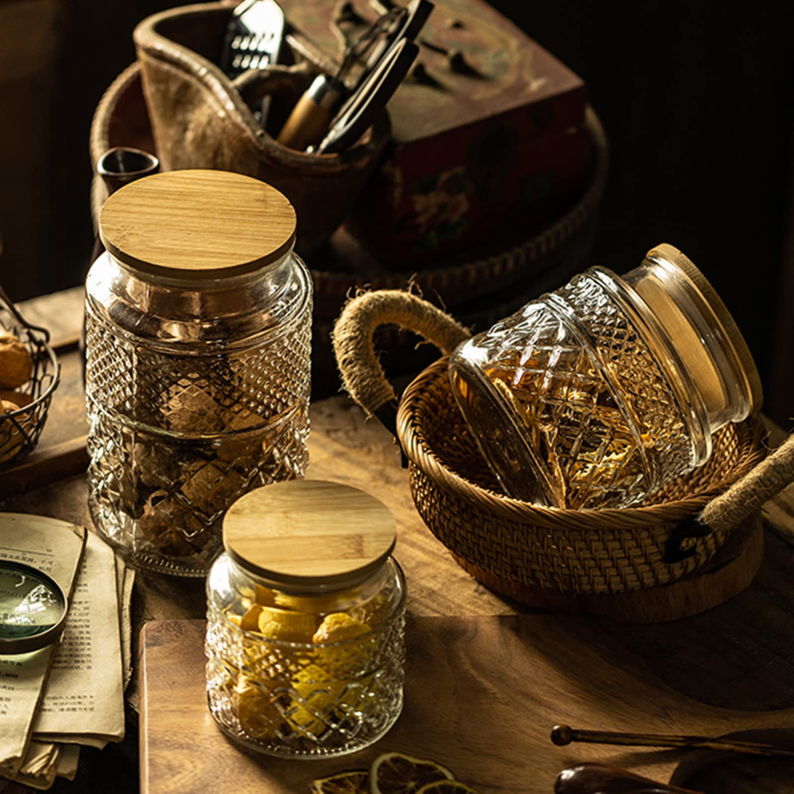 Airtight gasket seal on Prettidecor lid preserves dry contents