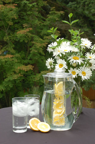 Prodyne 93-ounce capacity supports serving larger gatherings with ease.