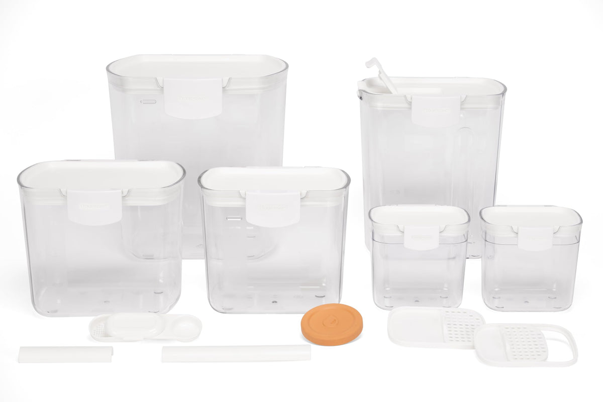 Progressive ProKeeper flour keeper, 4 qt, with leveling bar for precise baking measurements