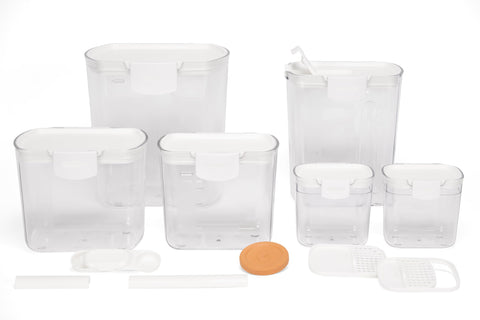 Progressive ProKeeper flour keeper, 4 qt, with leveling bar for precise baking measurements