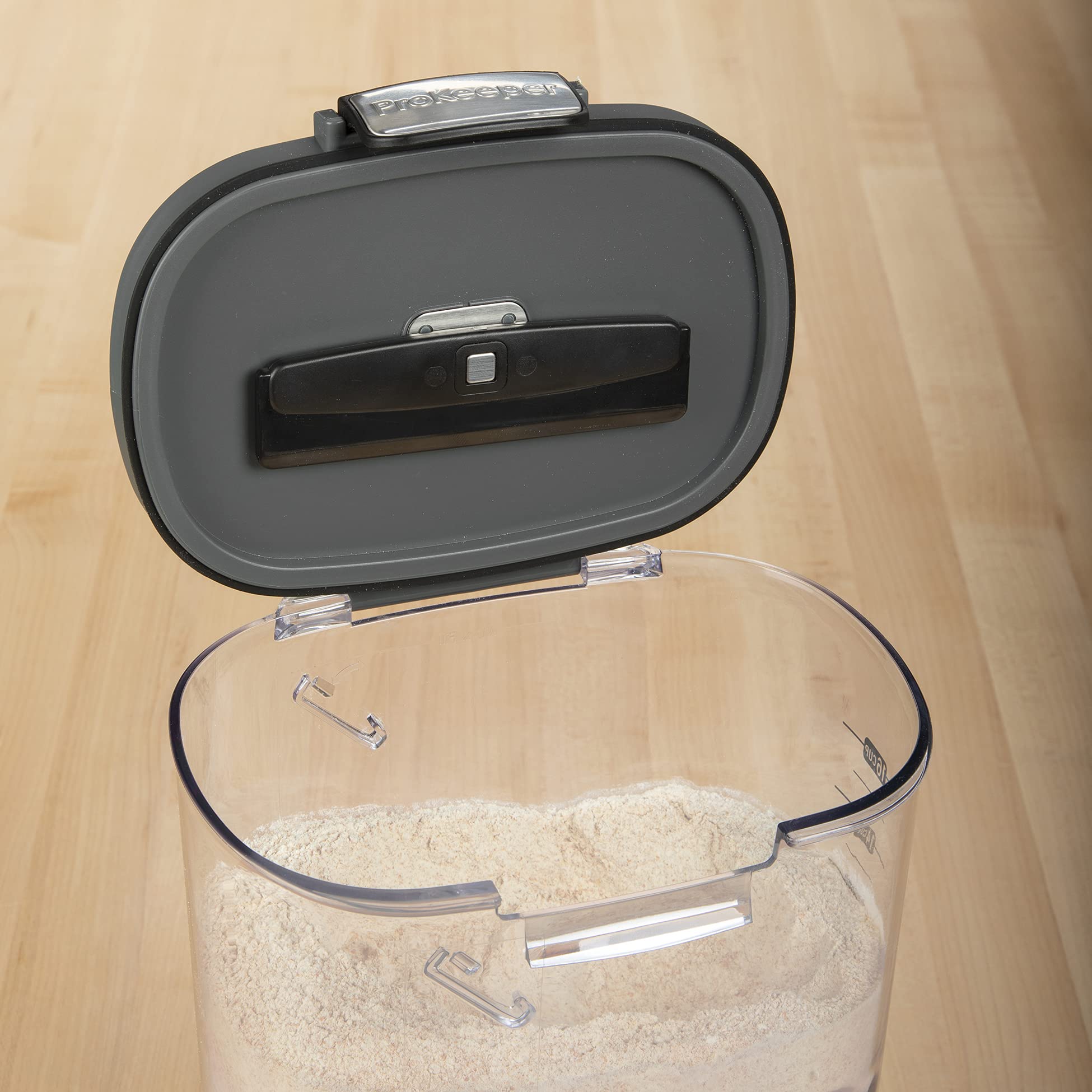 Progressive ProKeeper+ flour container magnetic leveling bar enables precise measuring.
