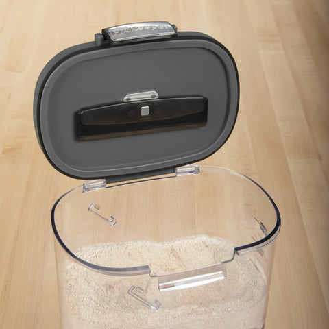 Progressive ProKeeper+ flour container magnetic leveling bar enables precise measuring.
