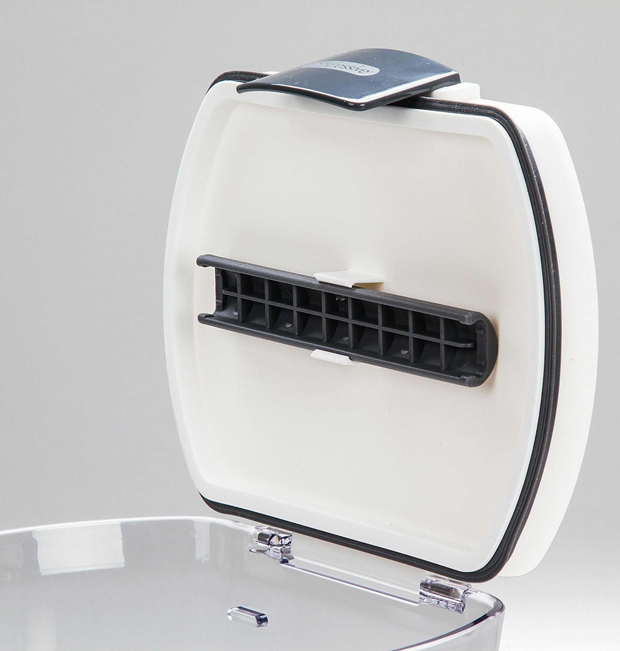 ProKeeper dishwasher-safe design simplifies cleanup after cooking tasks.