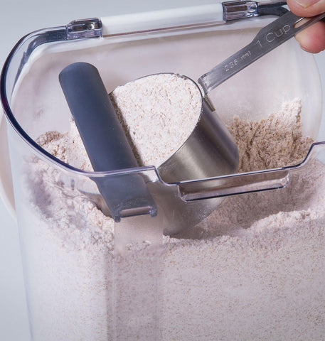 ProKeeper measurement markings up to 15 cups aid precise portioning.
