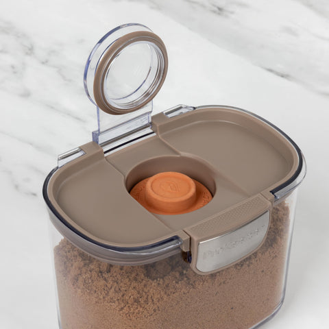 ProKeeper+ Magnetic leveling bar included for mess-free prep