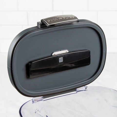 ProKeeper+ wide mouth for easy pouring and refilling.