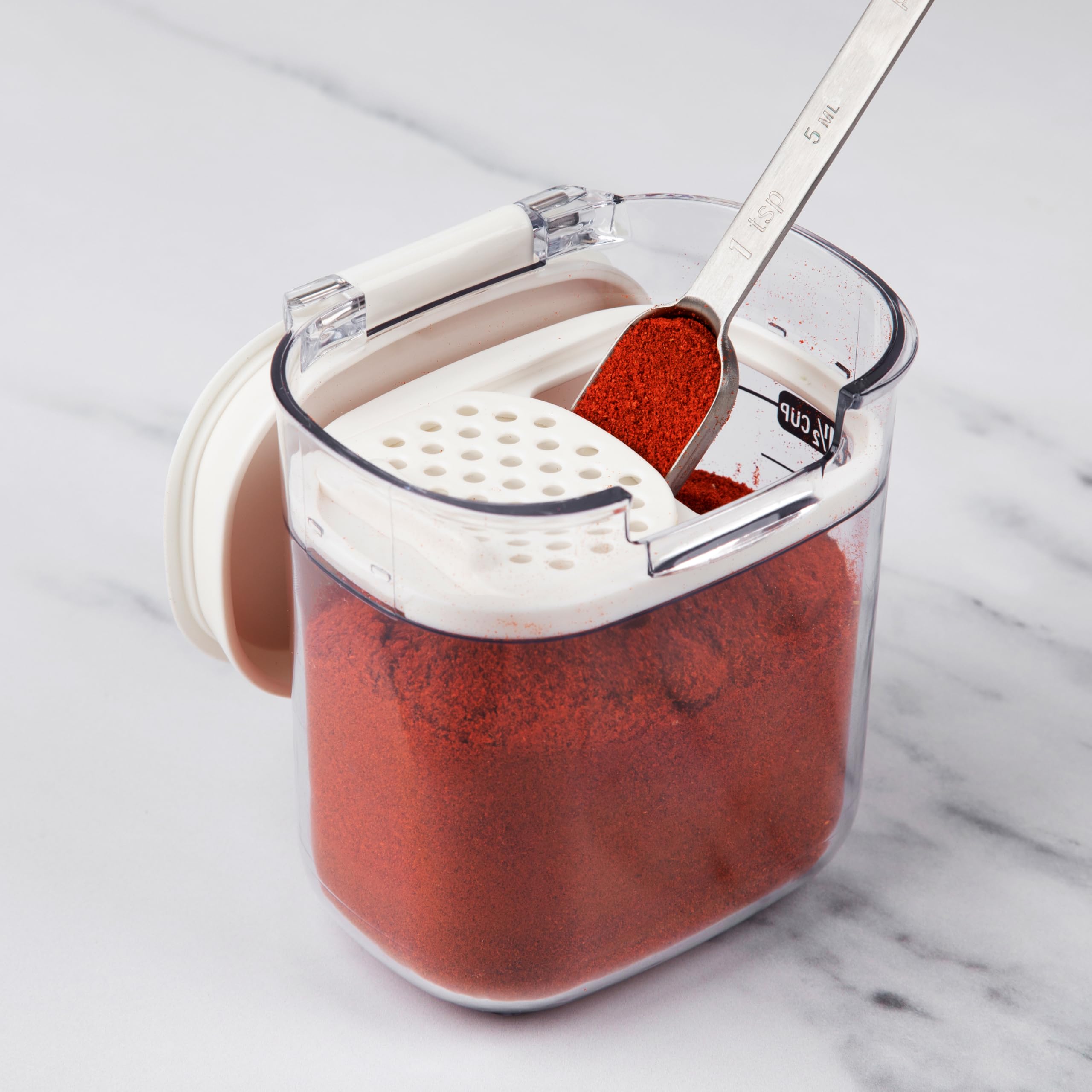 ProKeeper+ Magnetic leveling bar attached to Flour Keeper improves measuring.