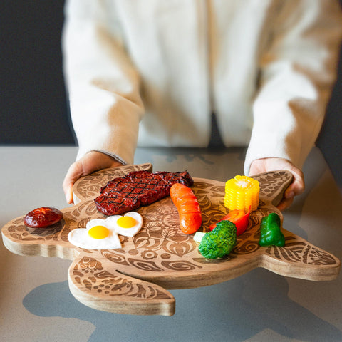 PUICIO Sea Turtle board makes a thoughtful housewarming gift for turtle lovers.