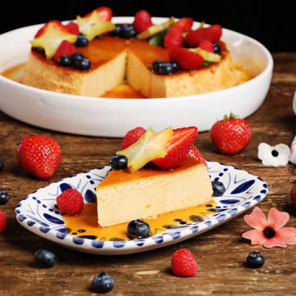 Puluru flan pan inside view highlights 65oz capacity for larger custards.