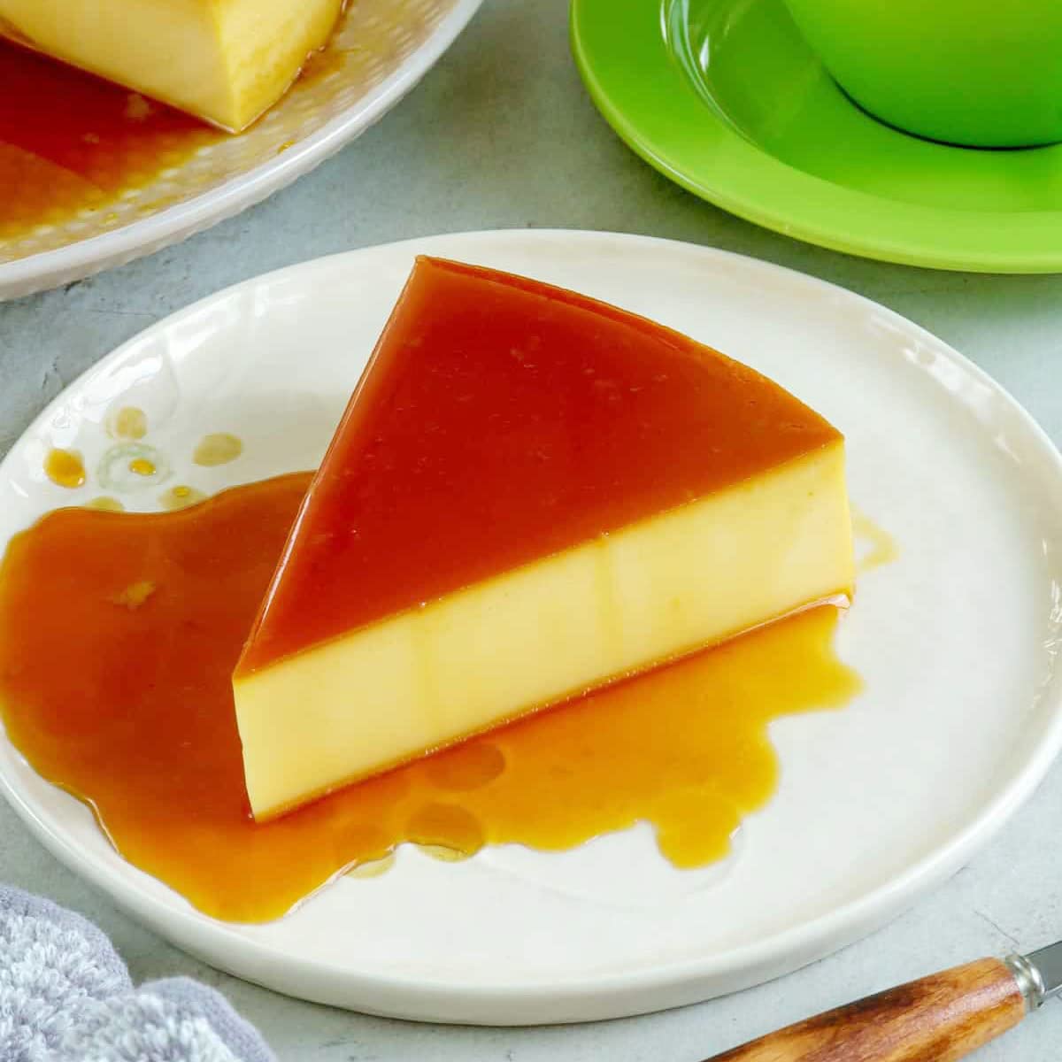 Puluru flan pan lid handles facilitate easy lifting from the Instant Pot.
