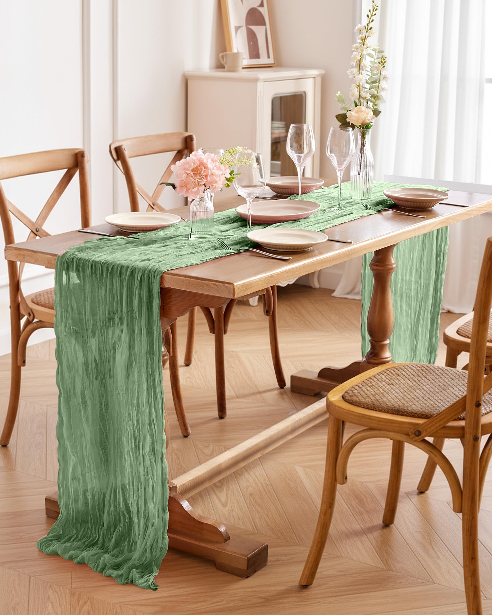 Pureegg table runner folds gracefully on a banquet table for photography.