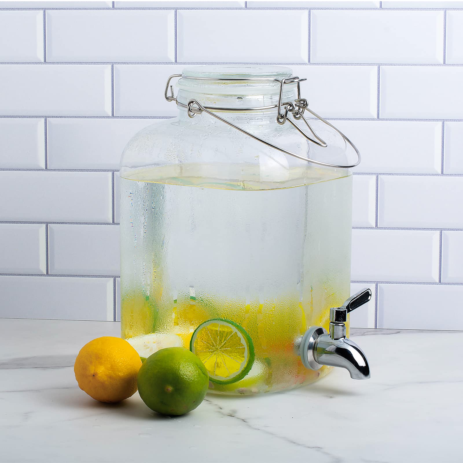 PUSCRIENO wide-mouth glass bottle for easy filling and cleaning.