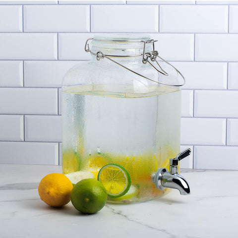 PUSCRIENO wide-mouth glass bottle for easy filling and cleaning.