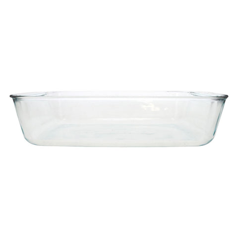 Pyrex 233-D casserole dish emphasizes deep capacity for lasagna.