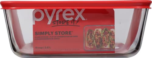 Pyrex Simply Store 11-Cup rectangular dish, close-up edge, smooth rim for comfortable handling.