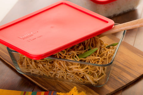 Pyrex Simply Store 11-Cup rectangular dish with leftovers, showcased for easy portioning.