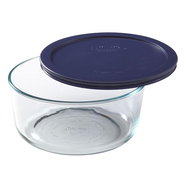 Pyrex Storage Plus blue lid close-up, BPA-free and easy to clean