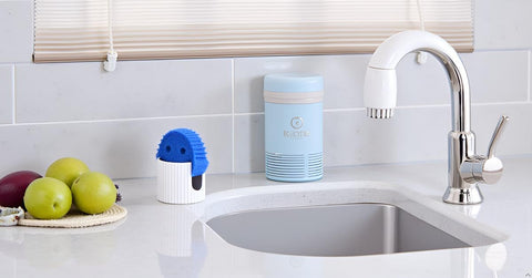 Pyrilo sponge holder's stain-resistant glaze resists odors for everyday kitchen use.
