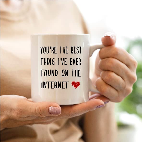 QASHWEY mug features a comfy C-shaped handle for easy sipping.