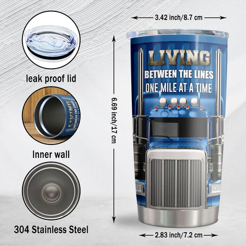 Qatdey splash-cap lid provides spill resistance on the go.