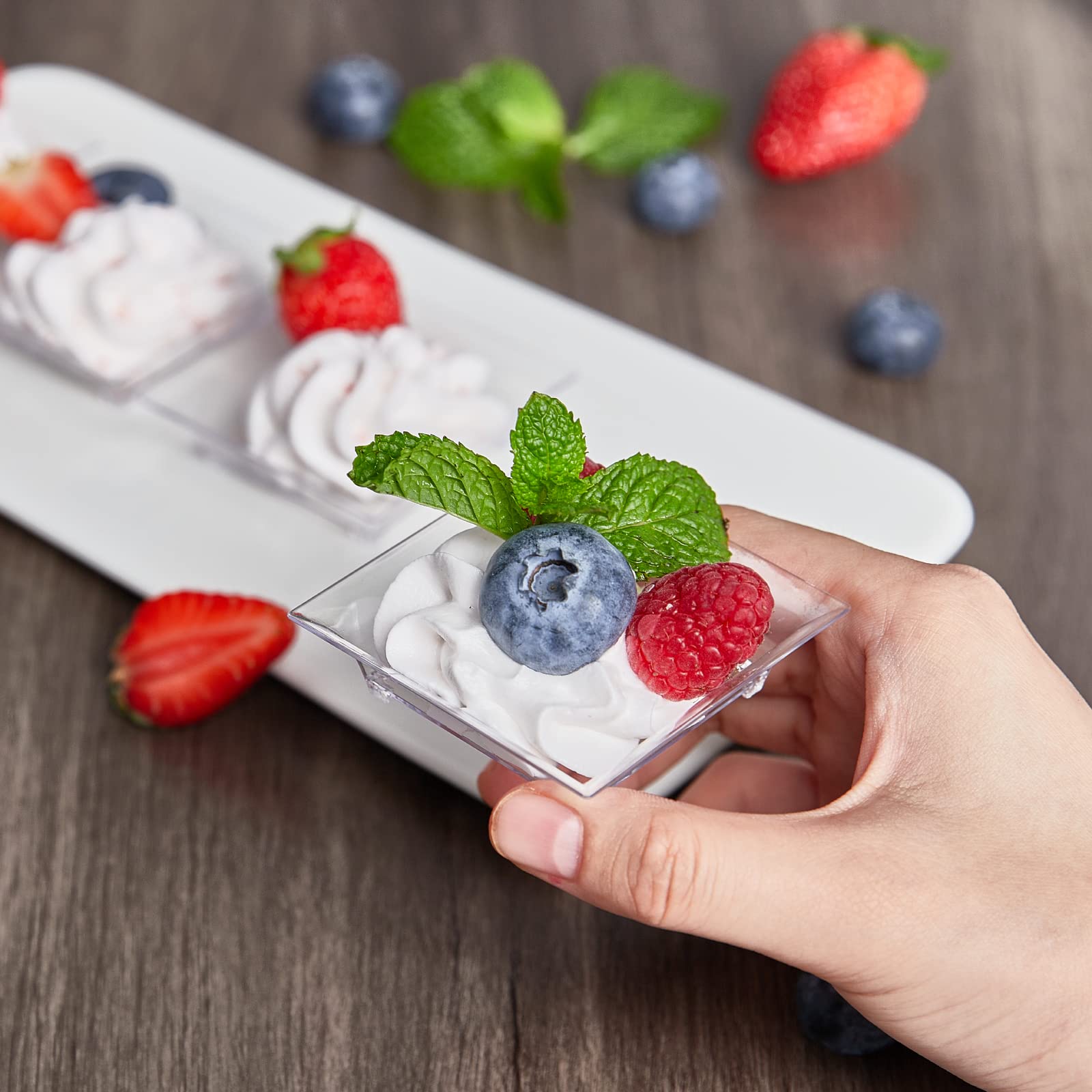 Qeirudu 1 oz dessert plates ideal for weddings and tastings.