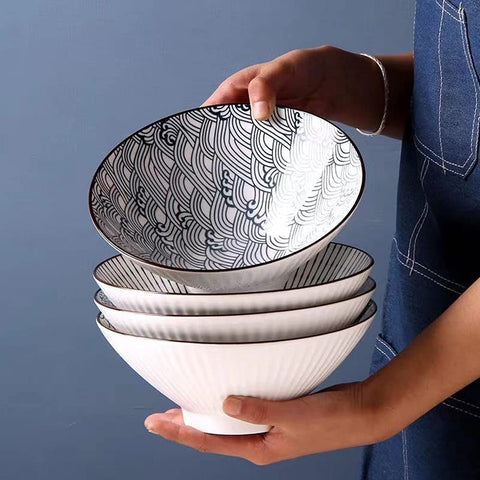 QINLANG microwave and dishwasher safe ramen bowl for everyday convenience.