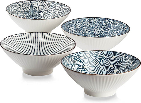 QINLANG ramen bowl with blue and white pattern enhances table presentation.