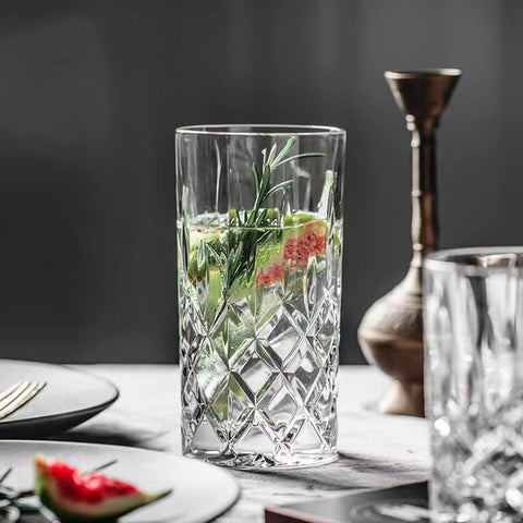Qipecedm diamond-design cocktail glass — stylish accent for martinis and modern drinks.
