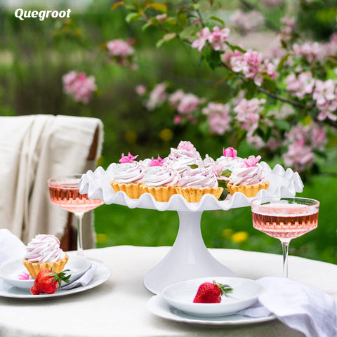 Quegroot stable base cake stand keeps multi-tier cakes steady