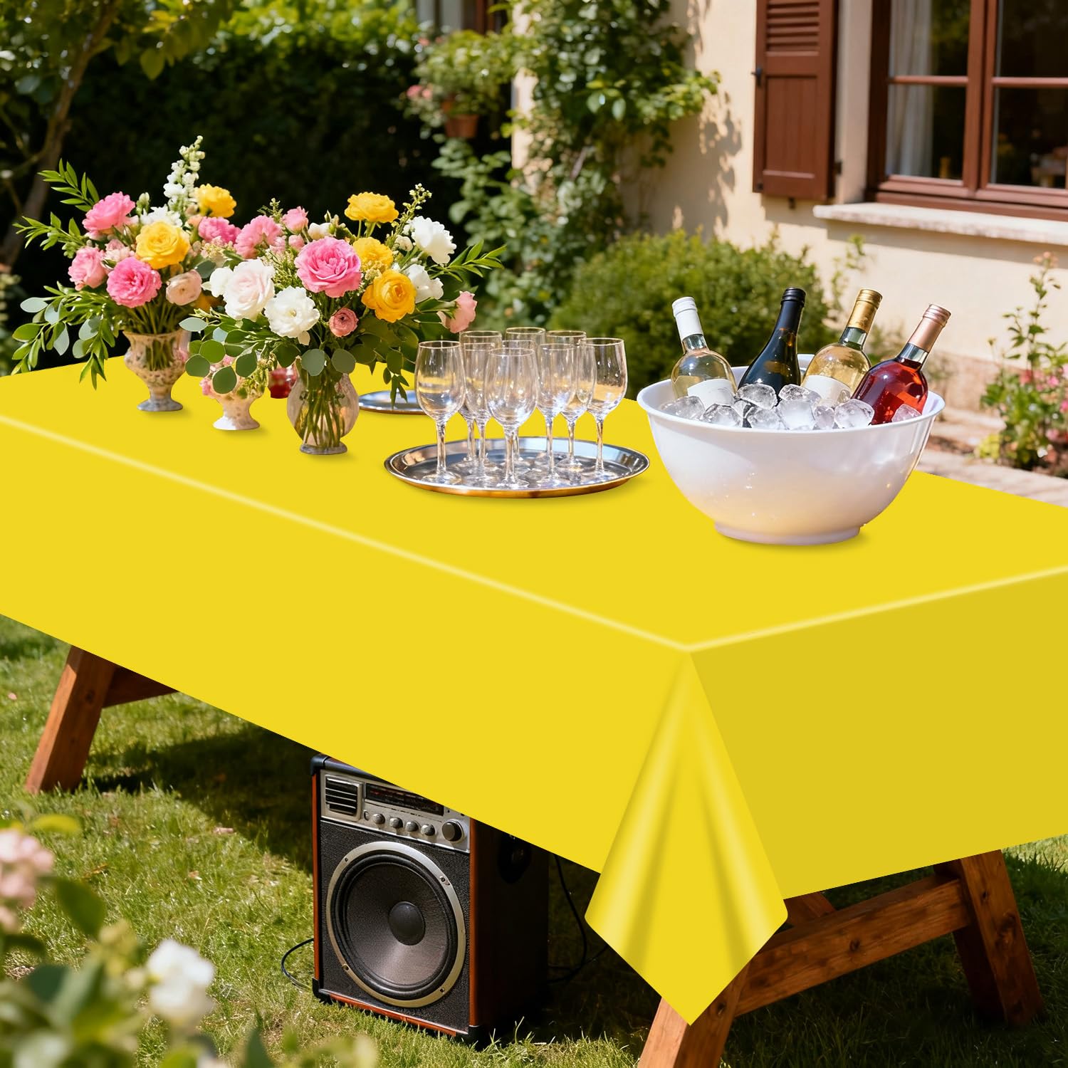 QUERICKY story tablecloth green adds fresh detail and reliable tabletop protection.