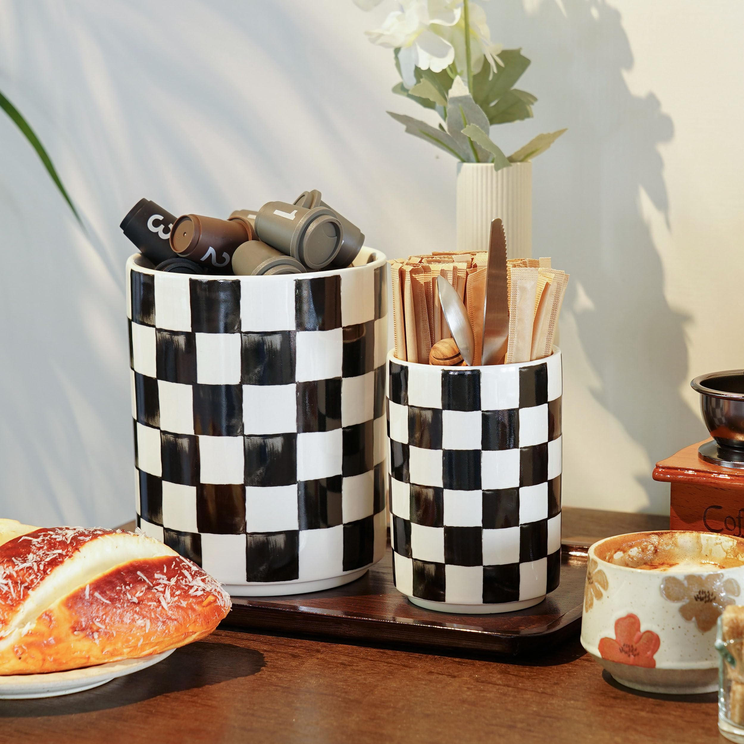 Quuavio farmhouse-style decor elevates kitchen aesthetics on the counter
