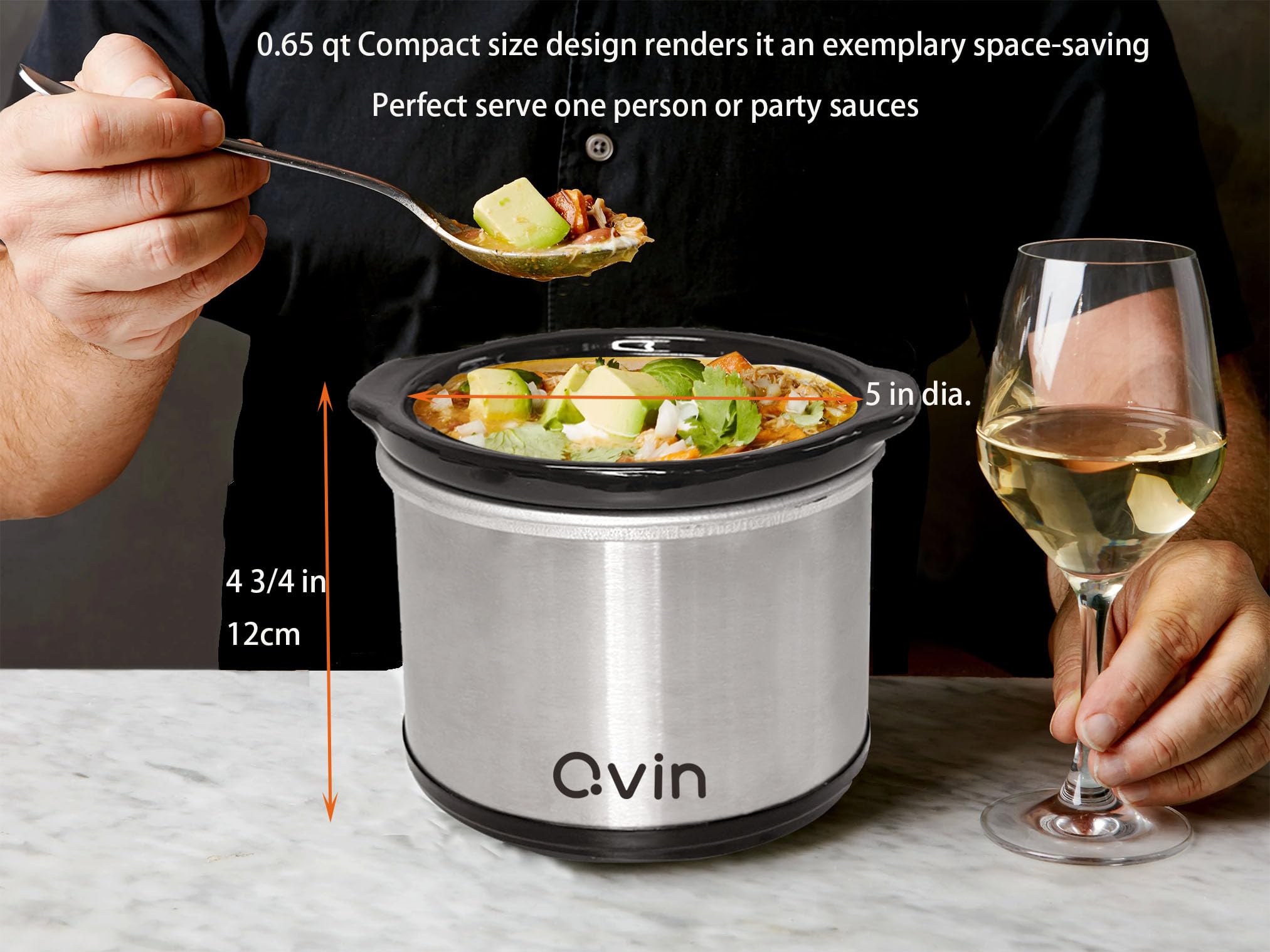 Qvin compact slow cooker with glass lid for easy monitoring.