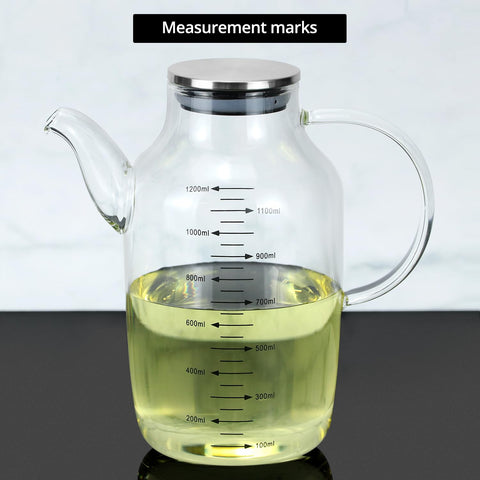 QWORK stainless steel lid and silicone cap for secure storage.