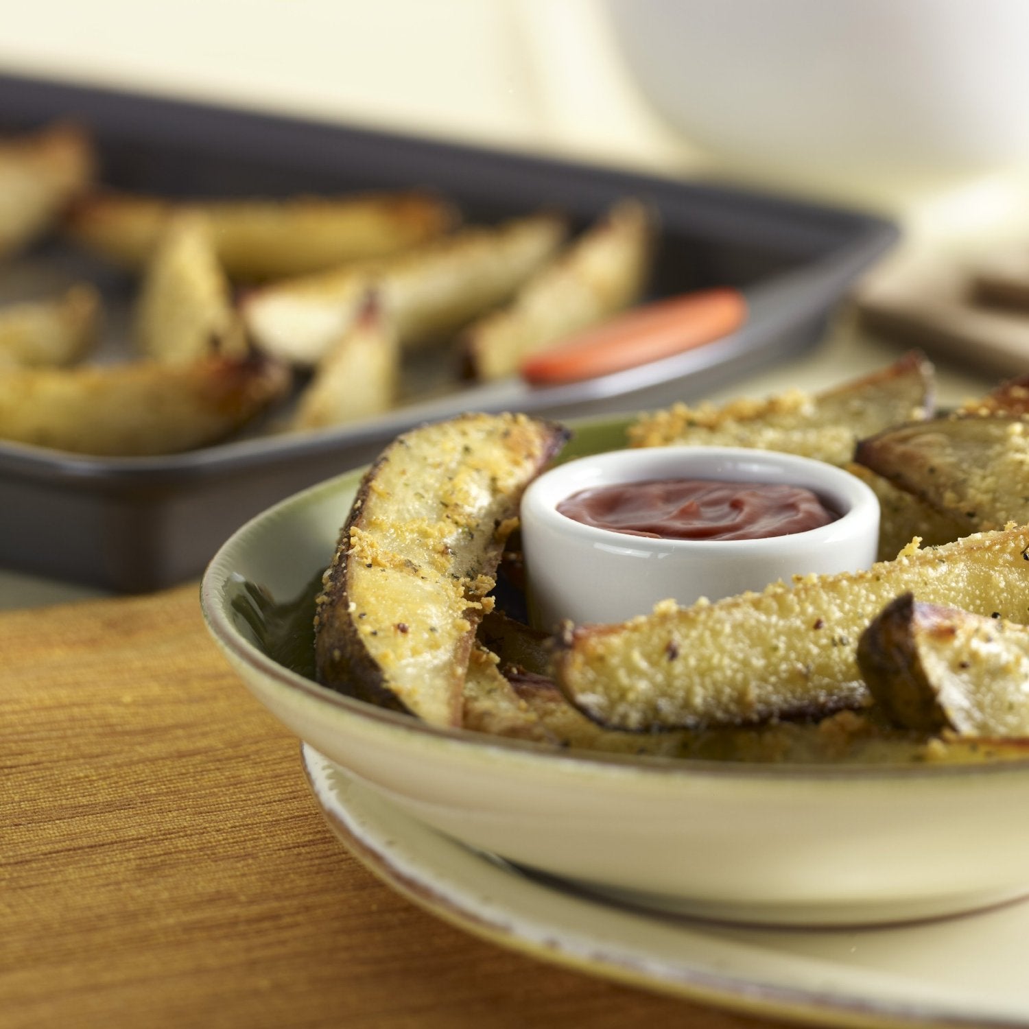 Rachael Ray Yum-o bakeware gray finish with 500°F oven safety