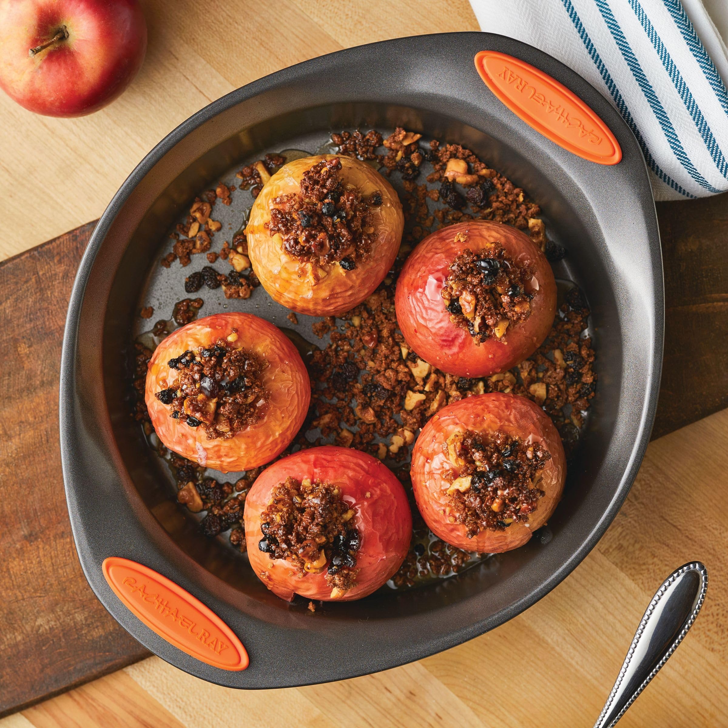 Durable steel construction of Rachael Ray Yum-o nonstick bakeware pan resists warping.