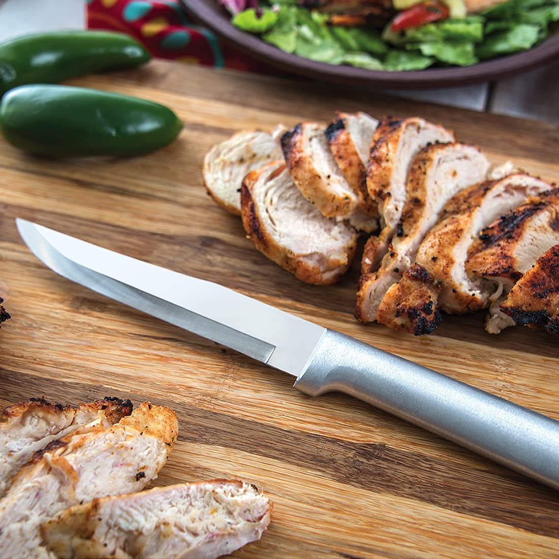 R106 knife proudly made in the USA with high-quality materials.