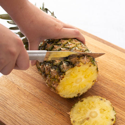 Versatile use for vegetables and fruits with the R106 knife.