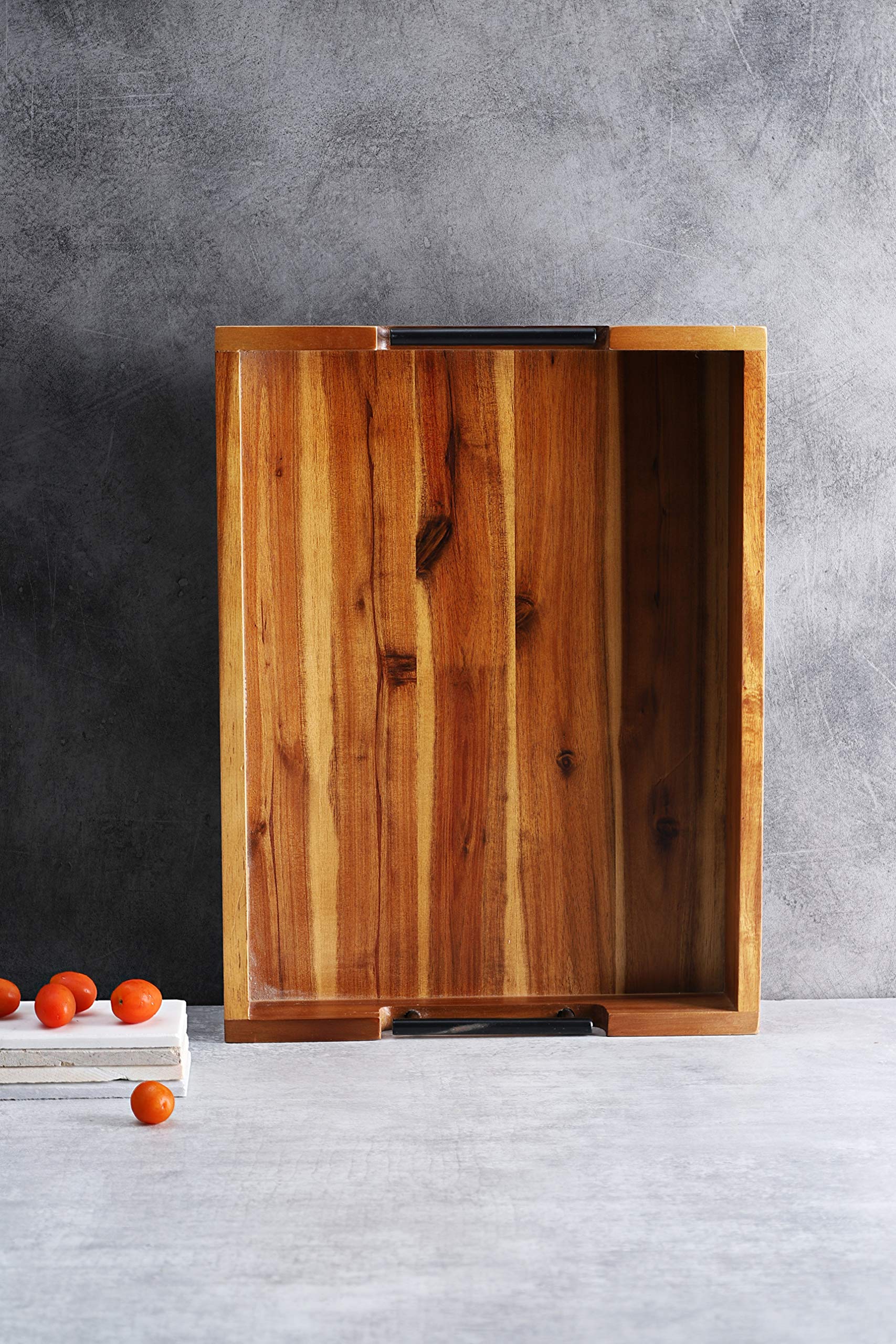 RAKYTO breakfast tray in natural wood, ideal for bed or sofa morning moments.