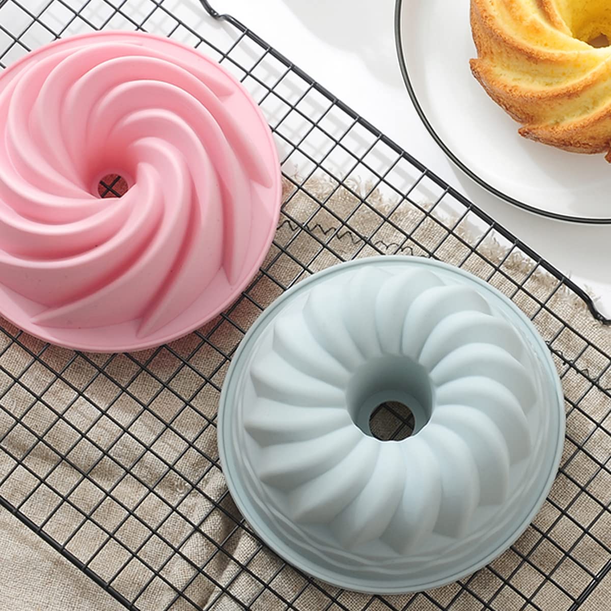 REKIDOOL 6.4 inch diameter by 2.3 inch height pans for small celebration cakes.