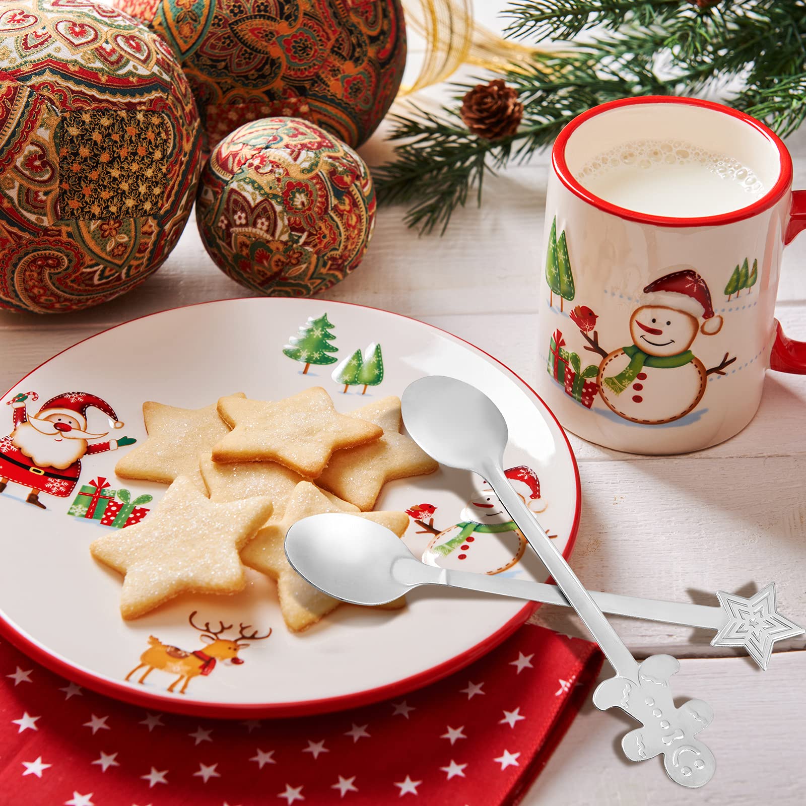 Remerry Christmas spoon with stocking pattern enhances tea time.