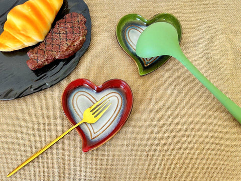 Rhobtyne heart-shaped spoon rest on kitchen counter adds decorative charm