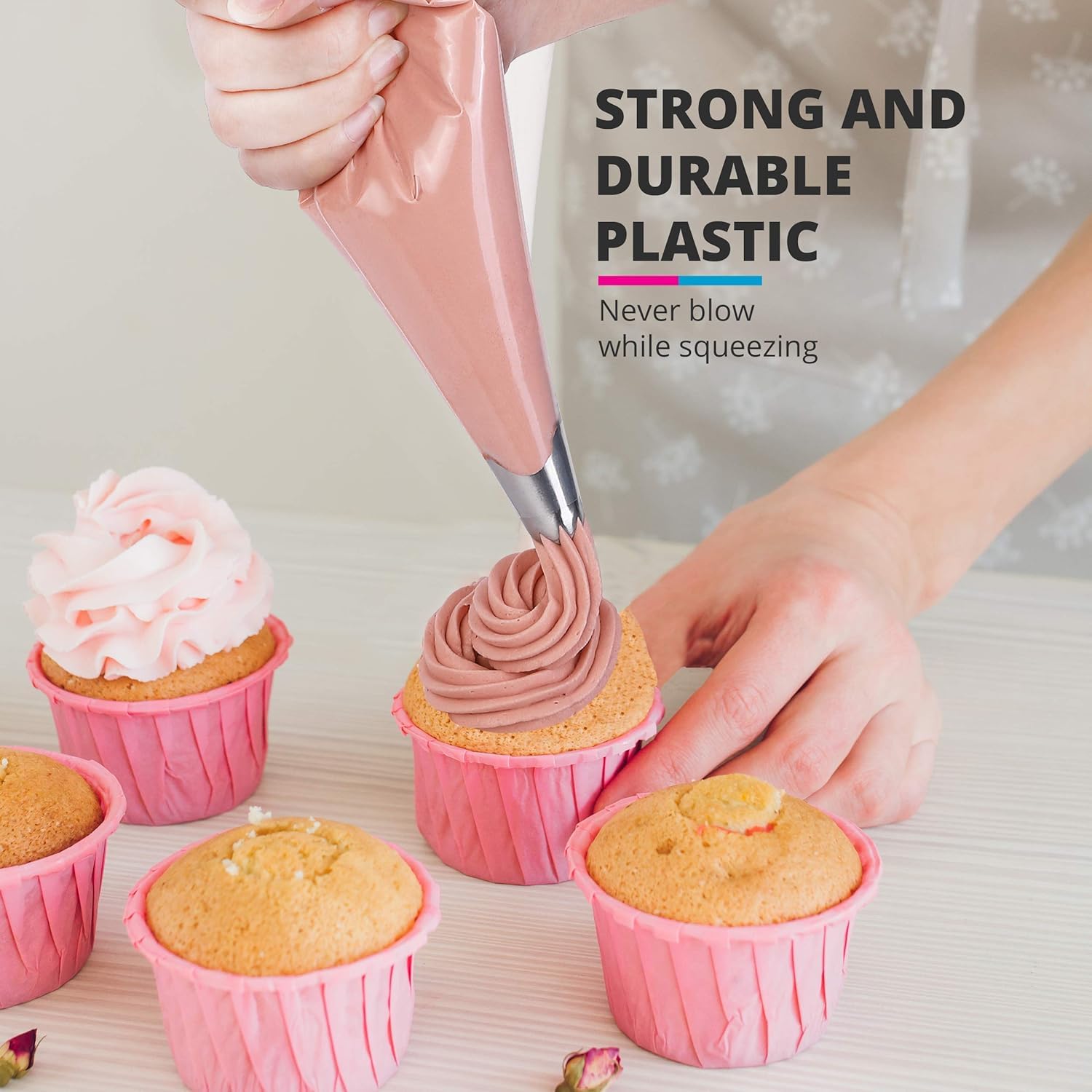 RICCLE strong grip disposable bag makes tipless decorating easier.