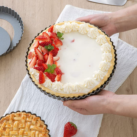 RICHSC-PAN fluted edge detail increases crust surface for bakery-like shells.