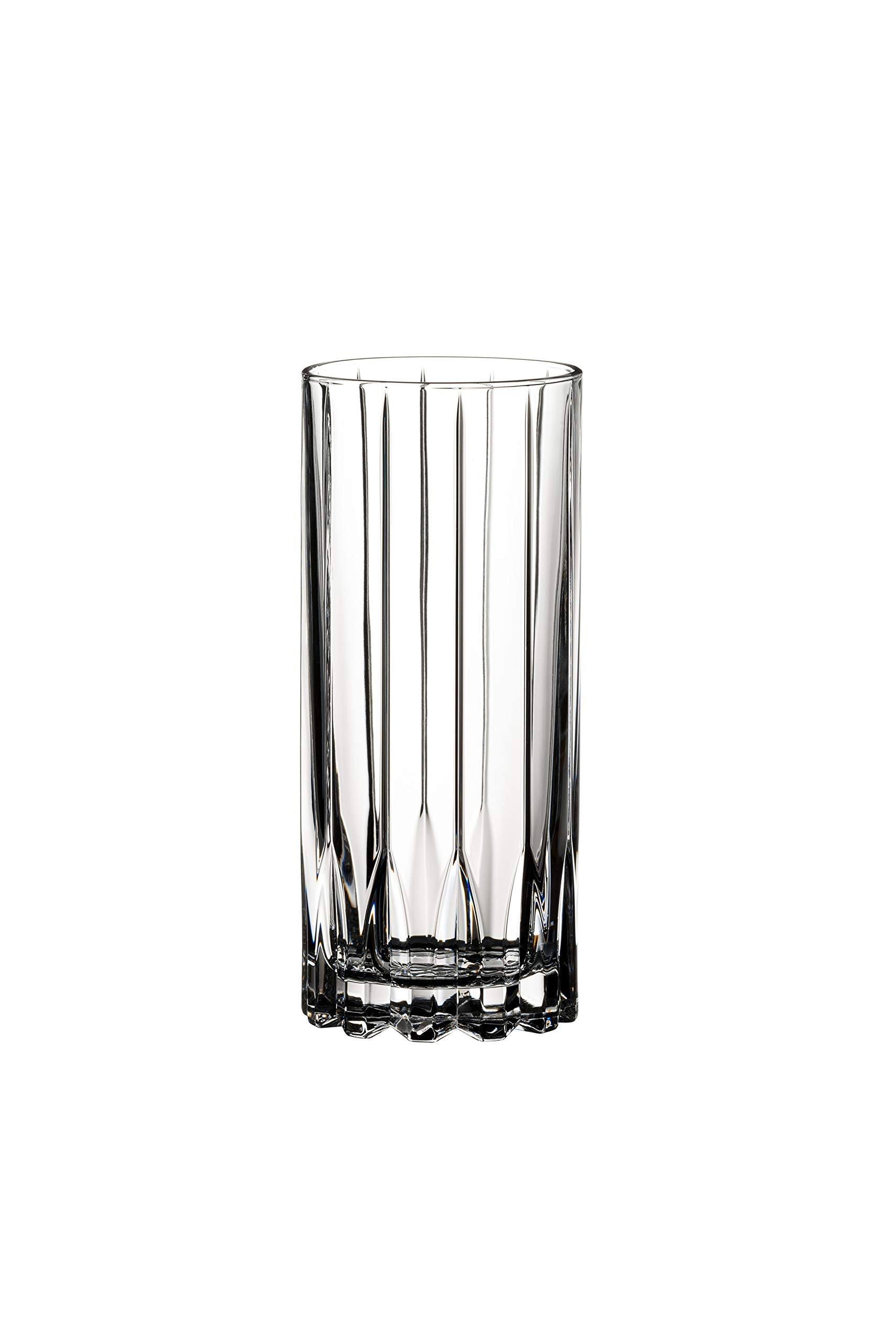 Precise size and volume optimize ice use in drinks.