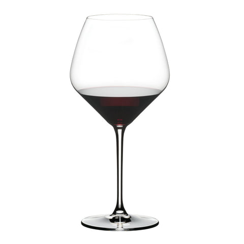 Riedel Extreme Pinot Noir glass front view emphasizing elegant silhouette for refined pouring.
