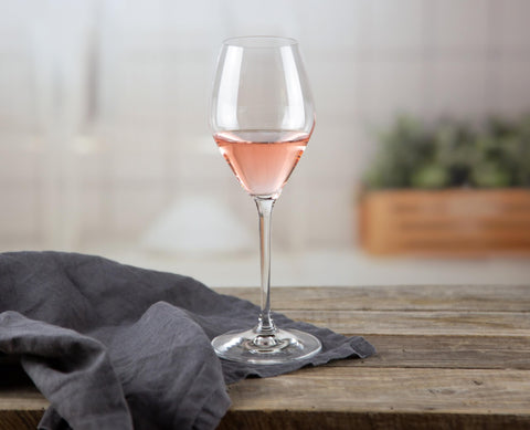 Riedel Extreme rose wine glass emphasizes fruity notes while softening acidity