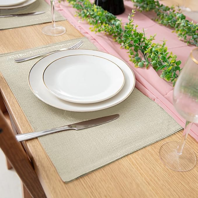 Rinpon machine-washable placemats designed for easy cleaning and low wrinkle maintenance.