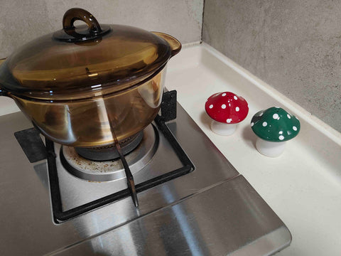Ritadeshop green mushroom shaker complements kitchen decor while seasoning