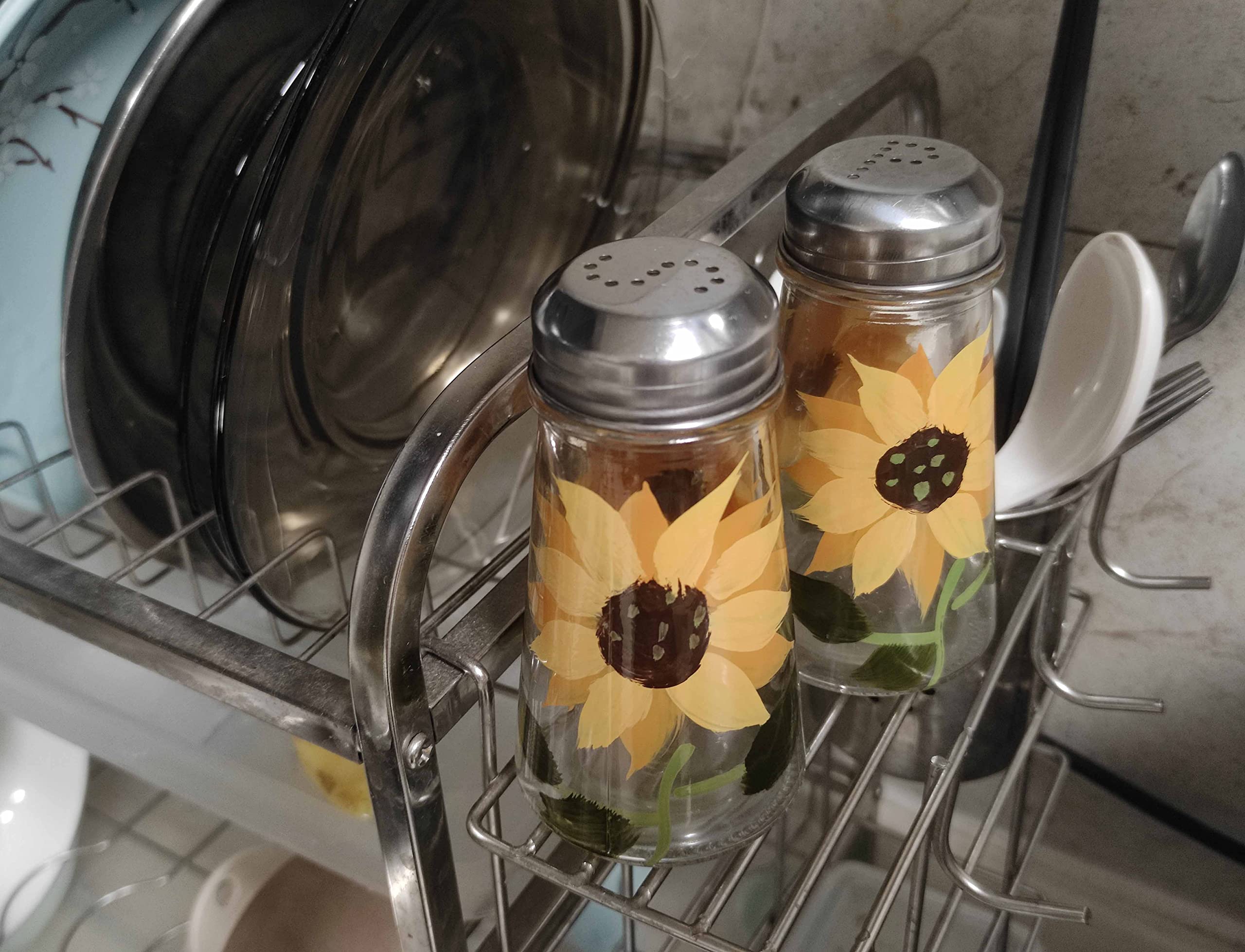 Ritadeshop sunflowers shakers with stainless lids resting near dinnerware