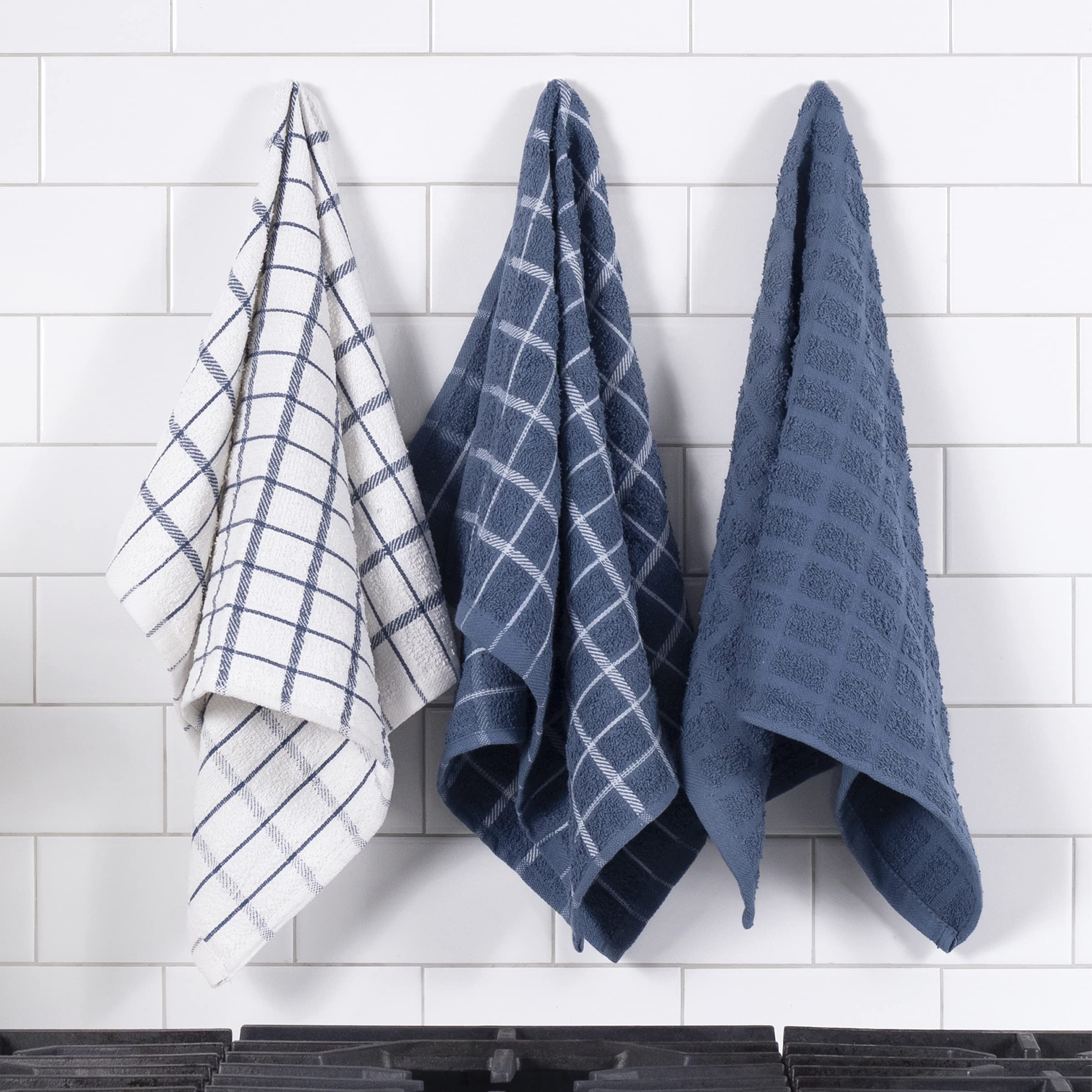 Solid-pattern Ritz towel ready for everyday kitchen tasks.